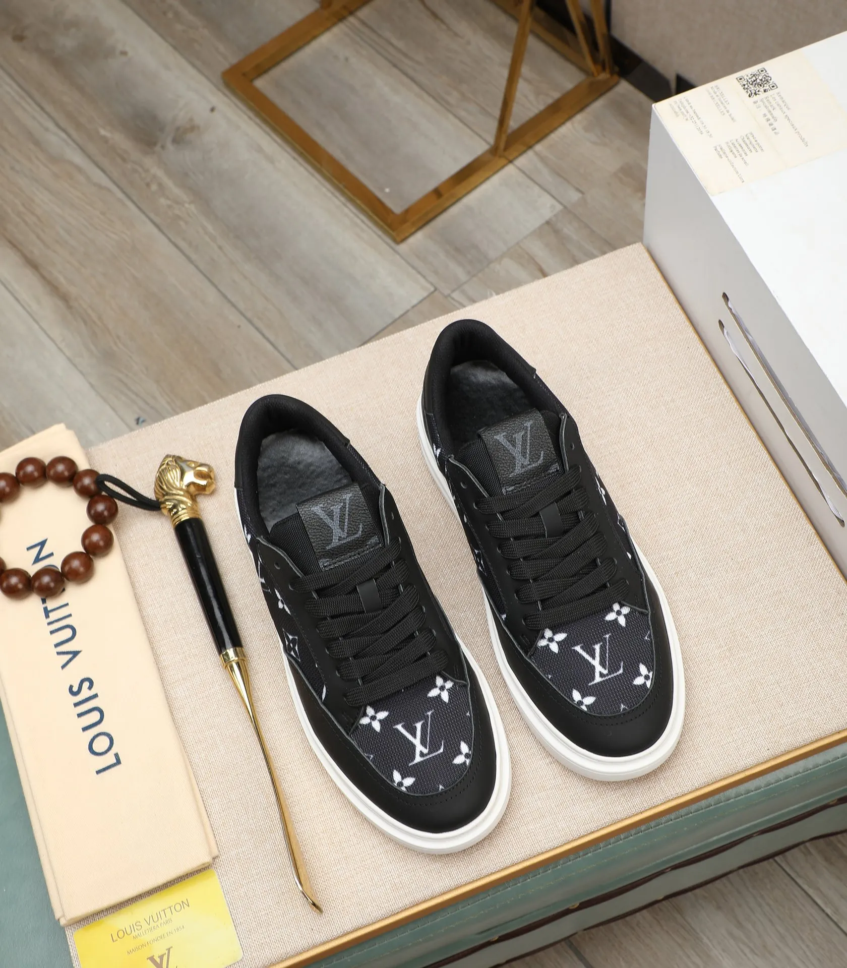 Men's shoes 💰540 💰(Niuli: full package) louis vuitton (Louis Vuitton/lv) top 🔍🔍 new models are on sale at the same time at the counter. The upper 🇮🇹 is imported from Italy, first-layer cowhide, and the lining is fully imported cowhide. 💪💪, completely 1⃣️ to 1 ⃣️Re-engraved🇮🇹💪💪, ⚠Sole: The original sole is specially provided by the original factory, the exclusive movable molded sole is super comfortable, ⚠The original factory follows the order, 🔍🔍high quality, you can enter and exit the counter at will, welcome to compare⚠. Code number:38-44